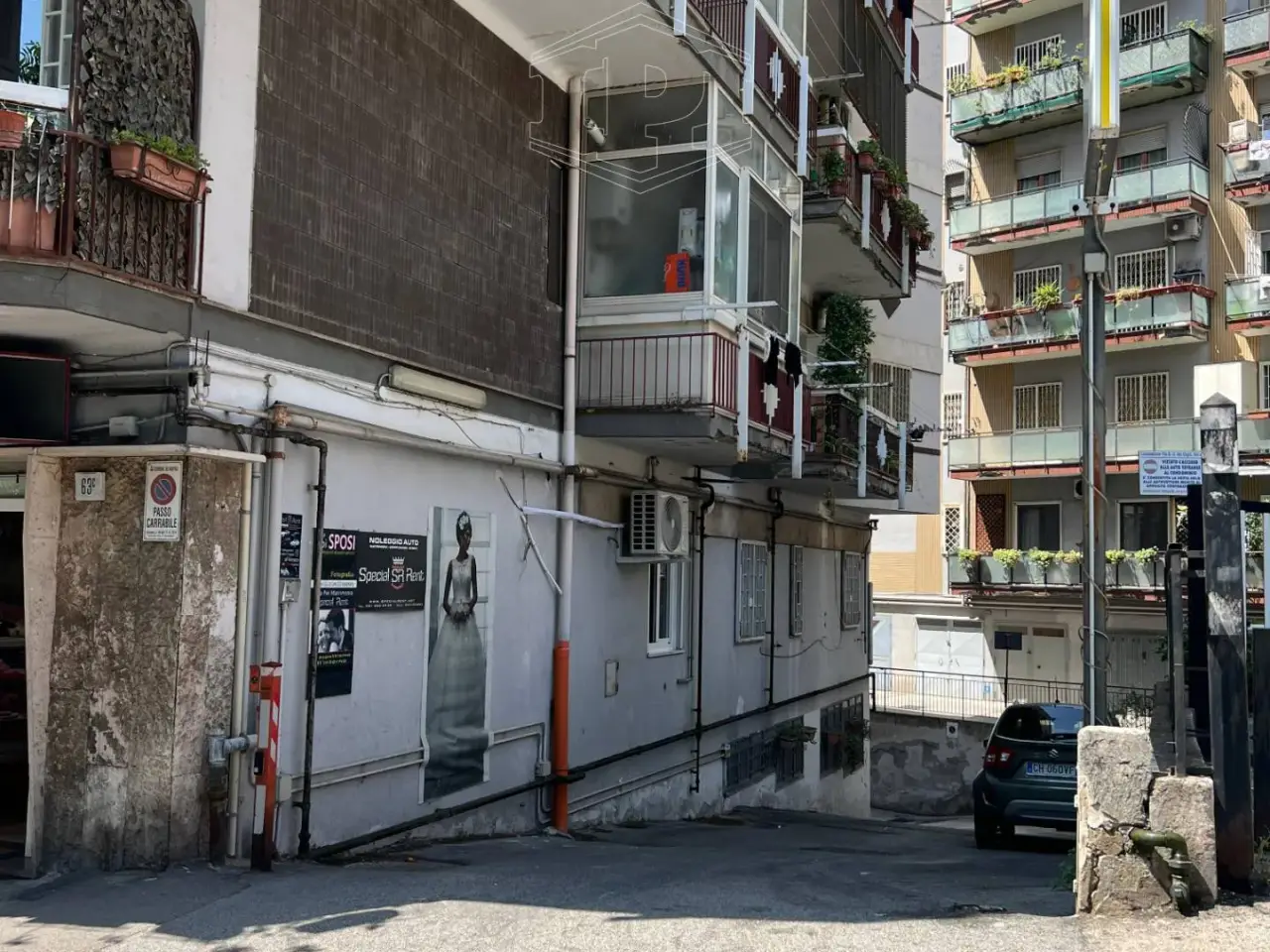Negozio in Via San Giacomo dei Capri 63, Napoli, {3} - Foto 1