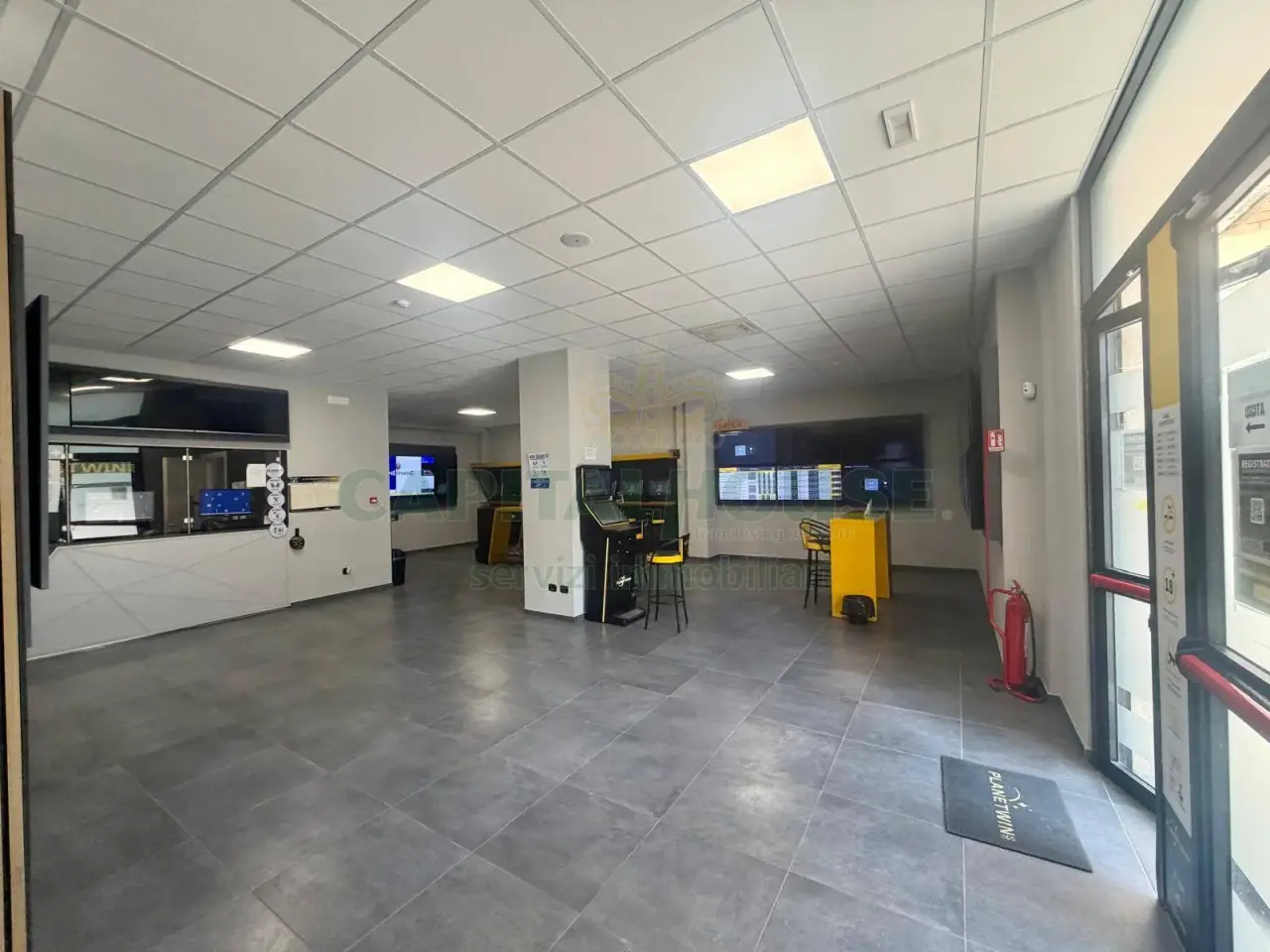 Esercizio commerciale in Via Volpe 70, Avellino, {3} - Foto 2