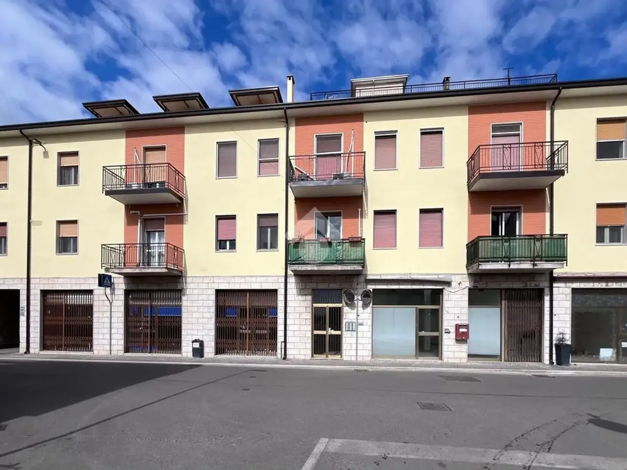Negozio in Via Unione Europea 22, Marmirolo, {3} - Foto 2