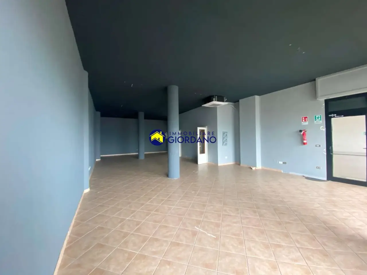 Palazzina commerciale in Via Taranto 214, Campi Salentina, {3} - Foto 2