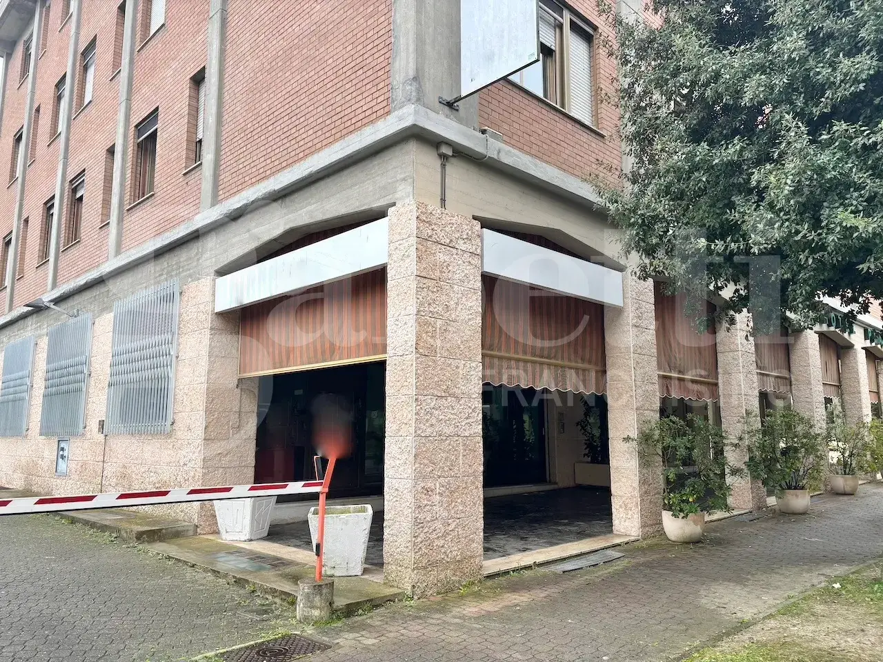 Negozio in Viale delle Terme 7, Salsomaggiore Terme, {3} - Foto 2