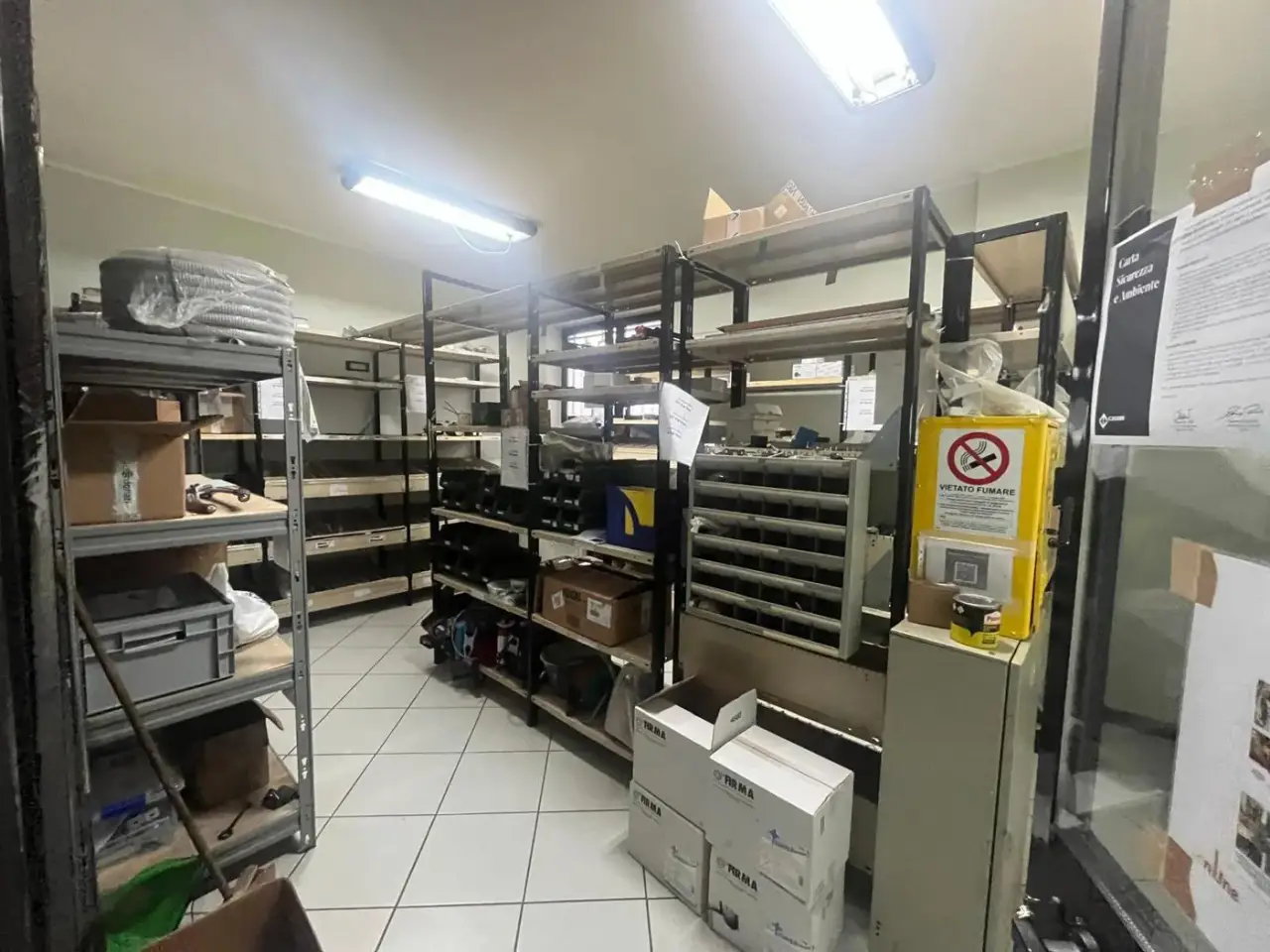 Laboratorio in  Via Castagna , Casoria, {3} - Foto 2