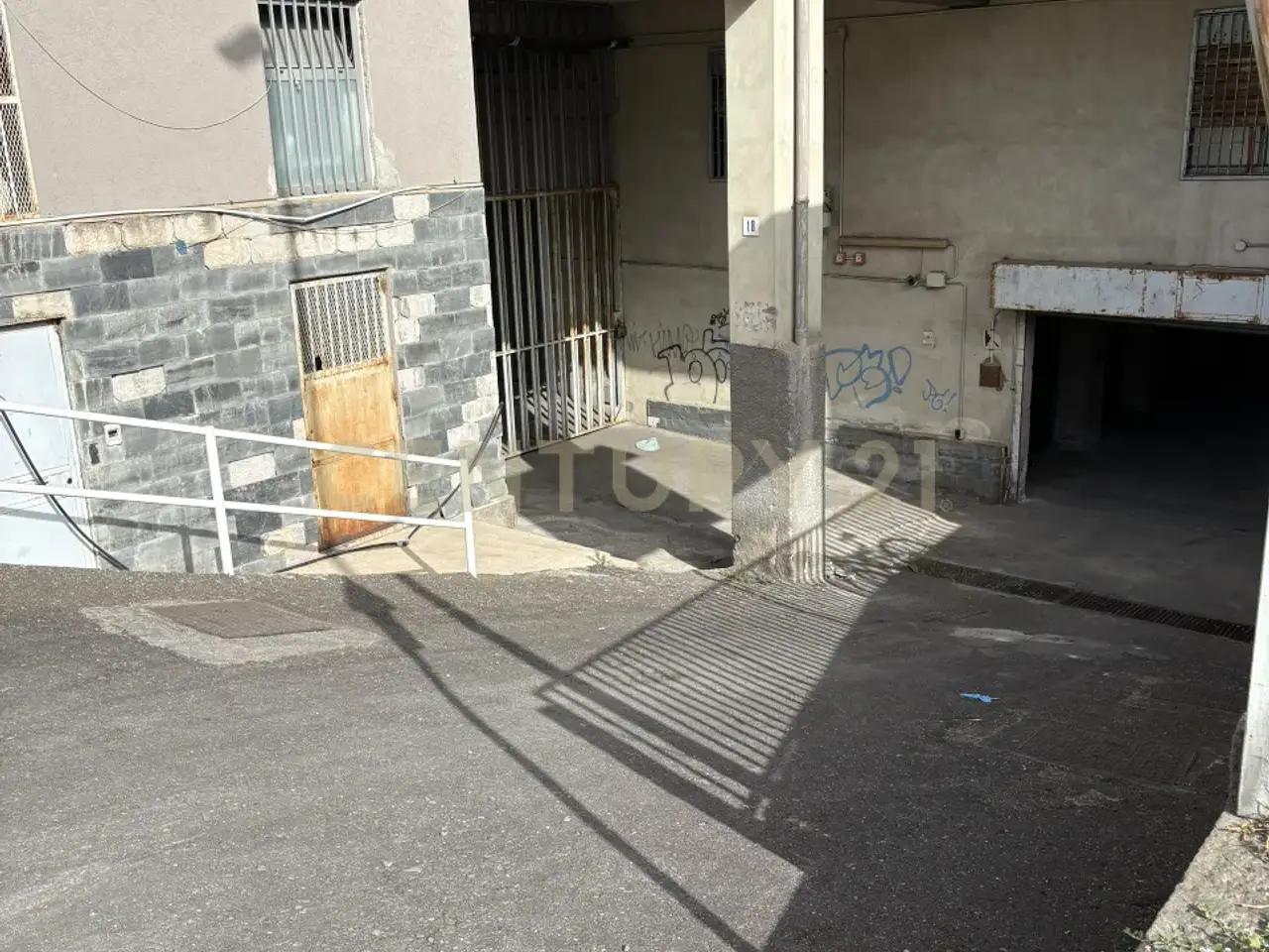 Parcheggio chiuso in Via Asti 18, Catania, {3} - Foto 2
