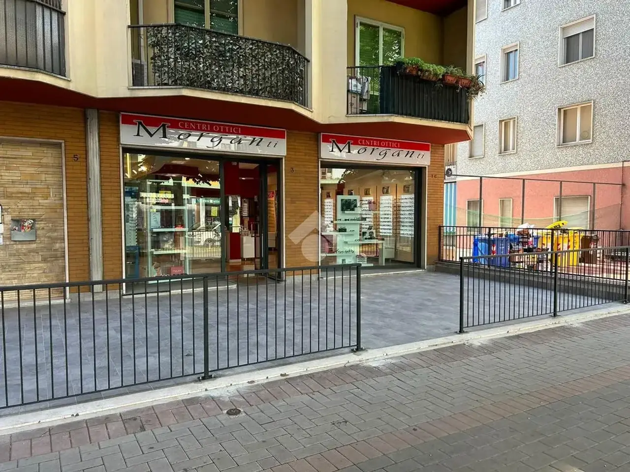 Negozio in Viale G.Giuseppe Tellera 3, Mantova, {3} - Foto 1
