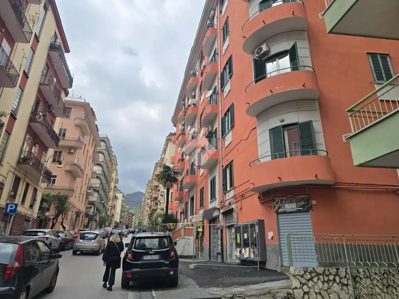 Negozio in Via Marino Paglia 14, Salerno, {3} - Foto 2