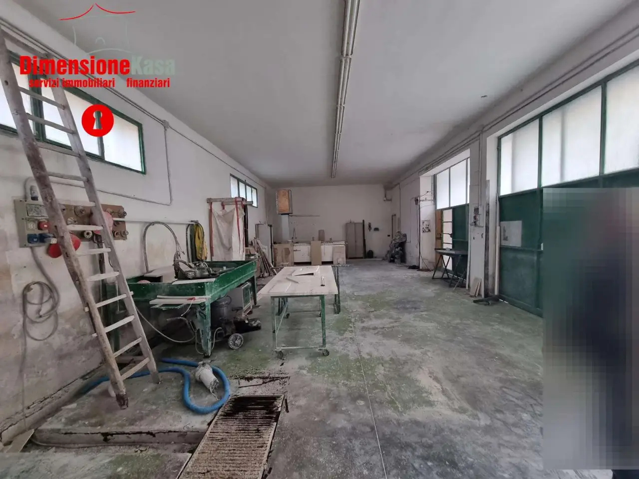 Palazzina commerciale in Don Luigi Sturzo 6, Cimitile, {3} - Foto 1