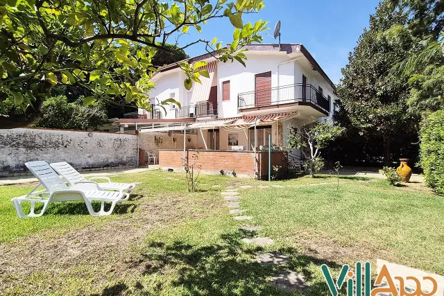 Villa in Viale delle Rose 15, Fondi - Foto 1