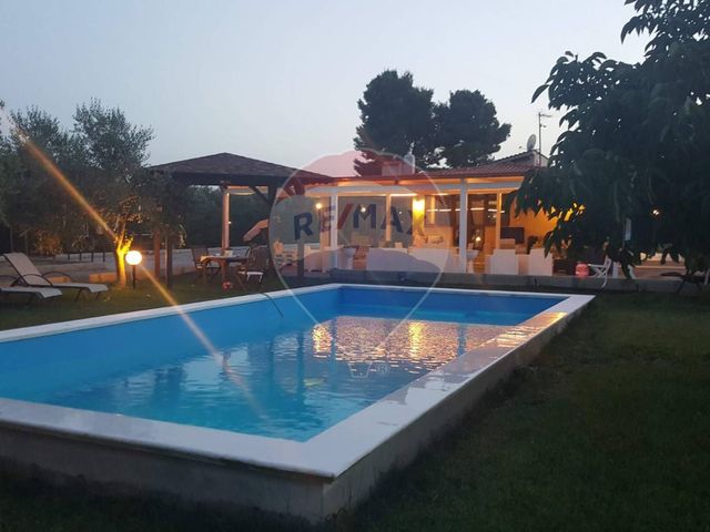 Villa in Strada del Salice Nuovo, Foggia - Foto 1