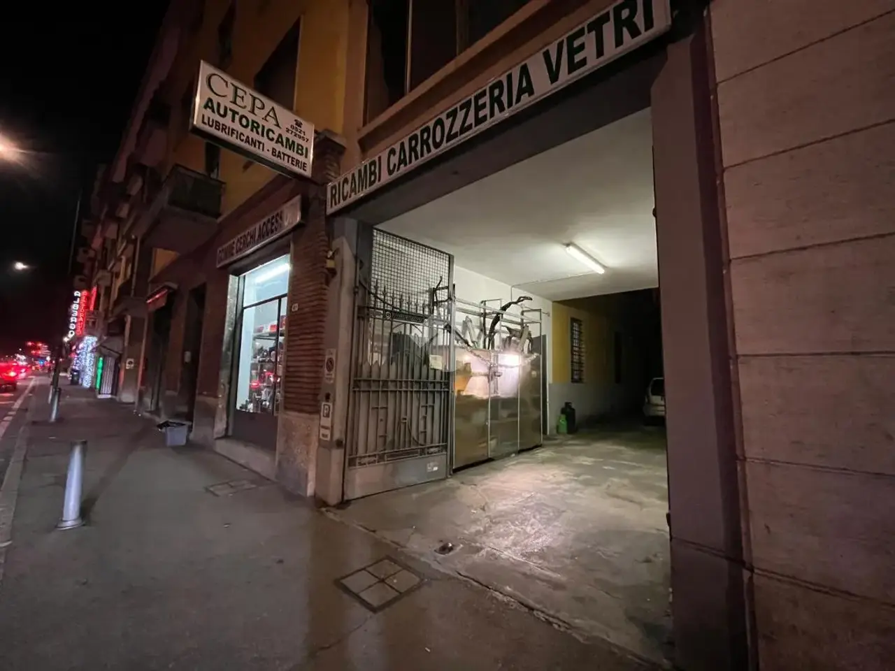 Negozio in Viale Antonio Fratti 8, Parma, {3} - Foto 1