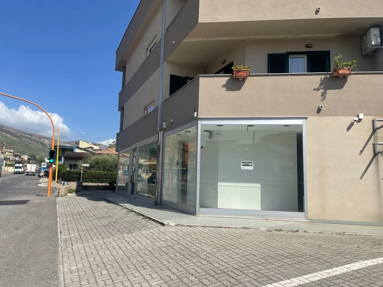 Negozio in Via Nazionale Appia 424, Santa Maria A Vico, {3} - Foto 2