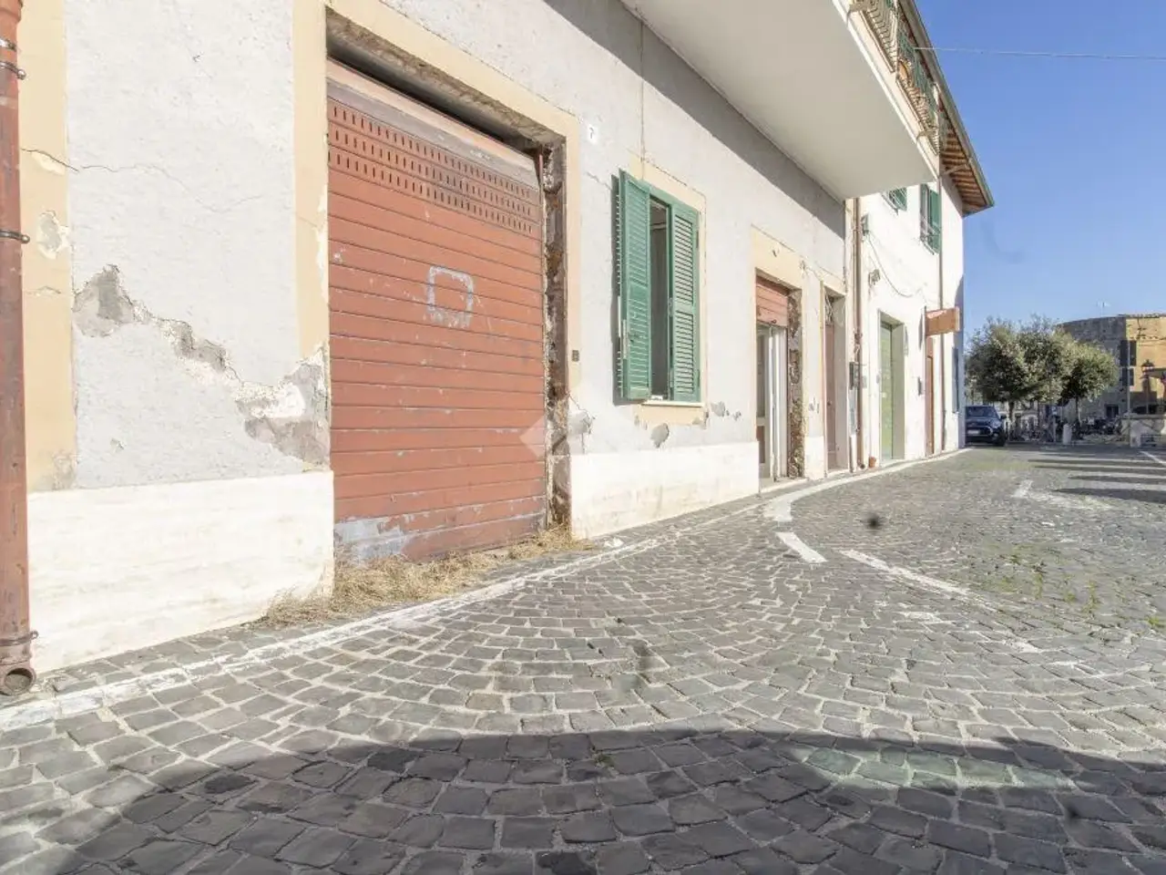 Negozio in Castelnuovo di Porto Piazza Cavour 7, Castelnuovo di Porto, {3} - Foto 1