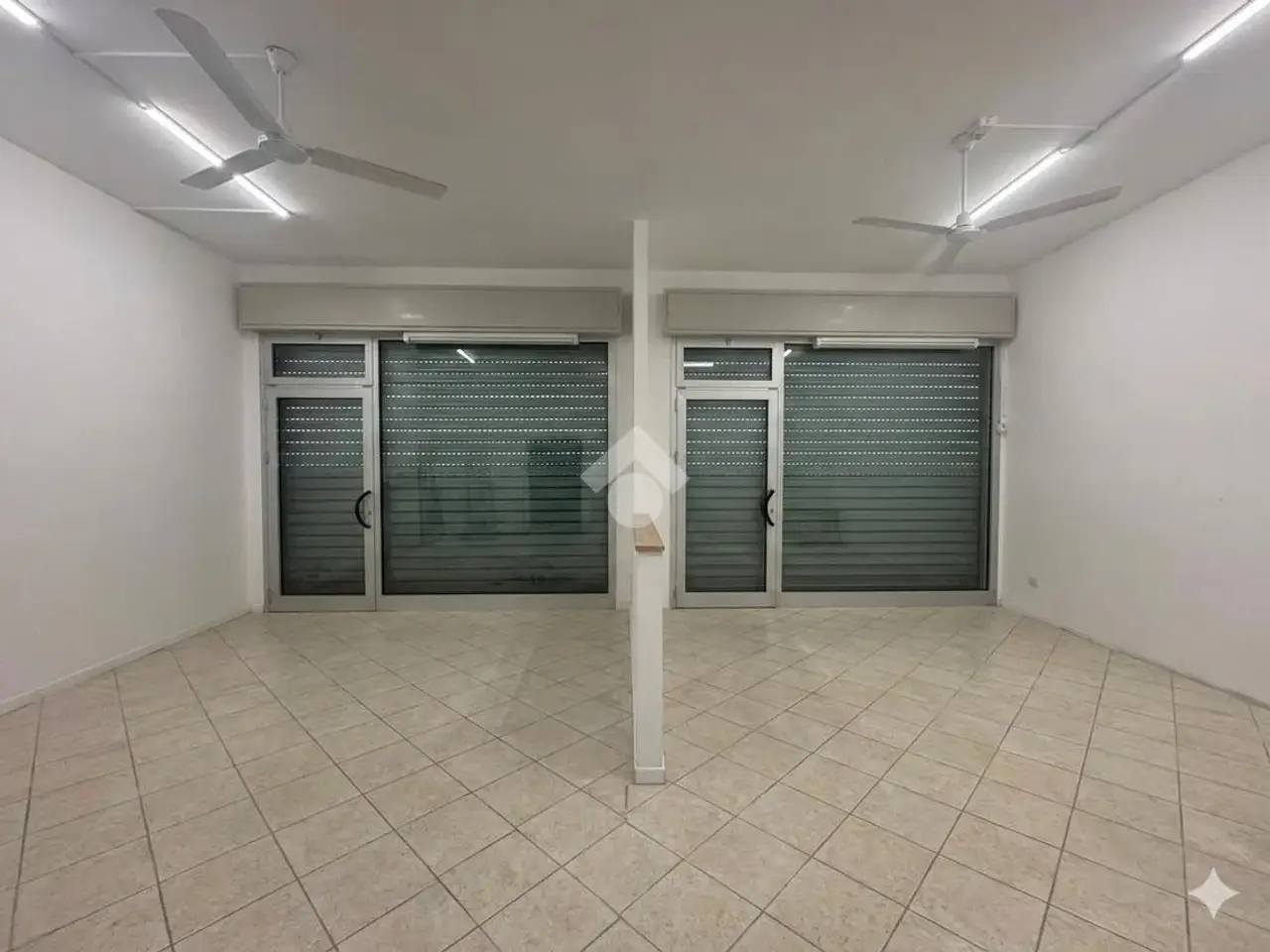 Negozio in Piazza Cesare Battisti 1, San Mauro Pascoli, {3} - Foto 1