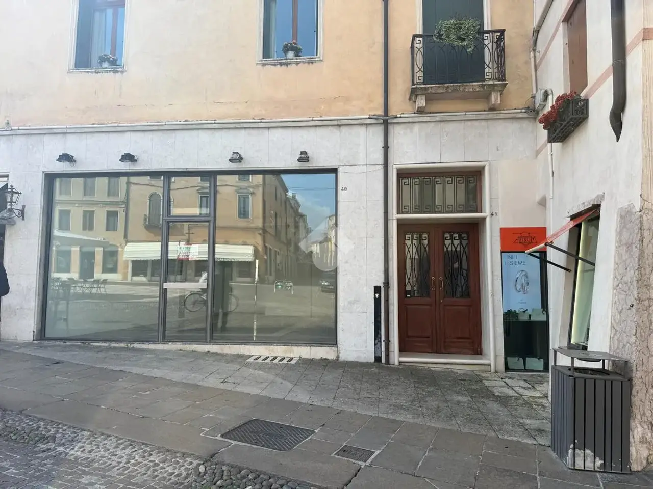 Negozio in Piazza Giuseppe Garibaldi 89, Bassano Del Grappa, {3} - Foto 1