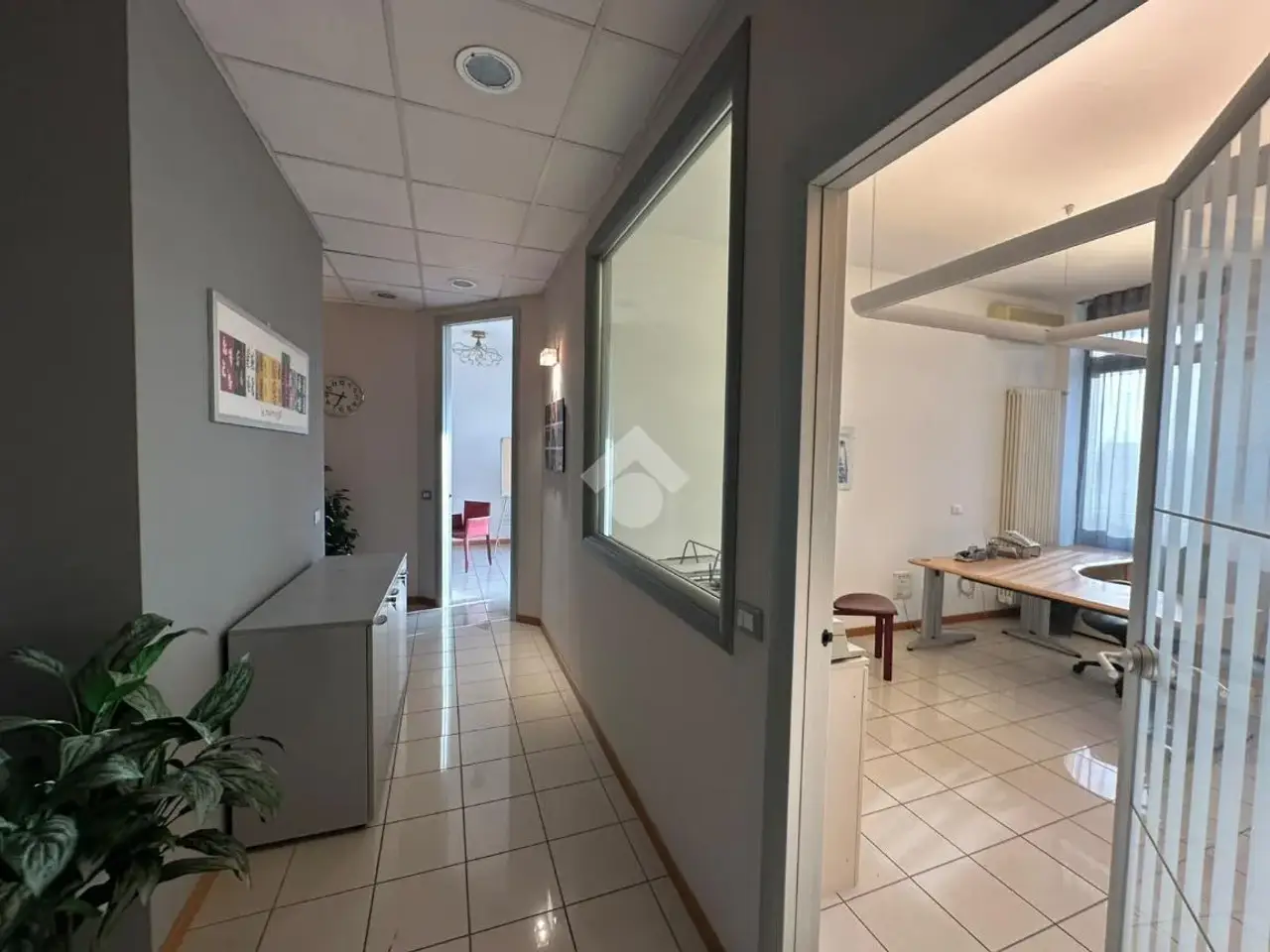 Ufficio in Via Antonio E Leonida Valentini 11, Rimini, {3} - Foto 1