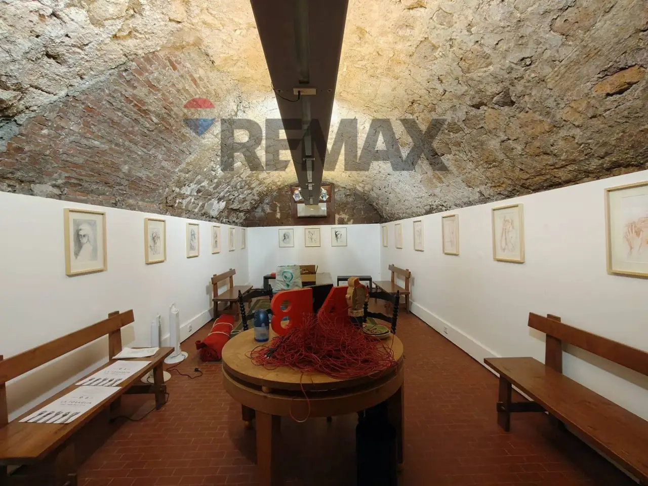 Showroom in Via Cipriano Manente 108, Orvieto, {3} - Foto 1