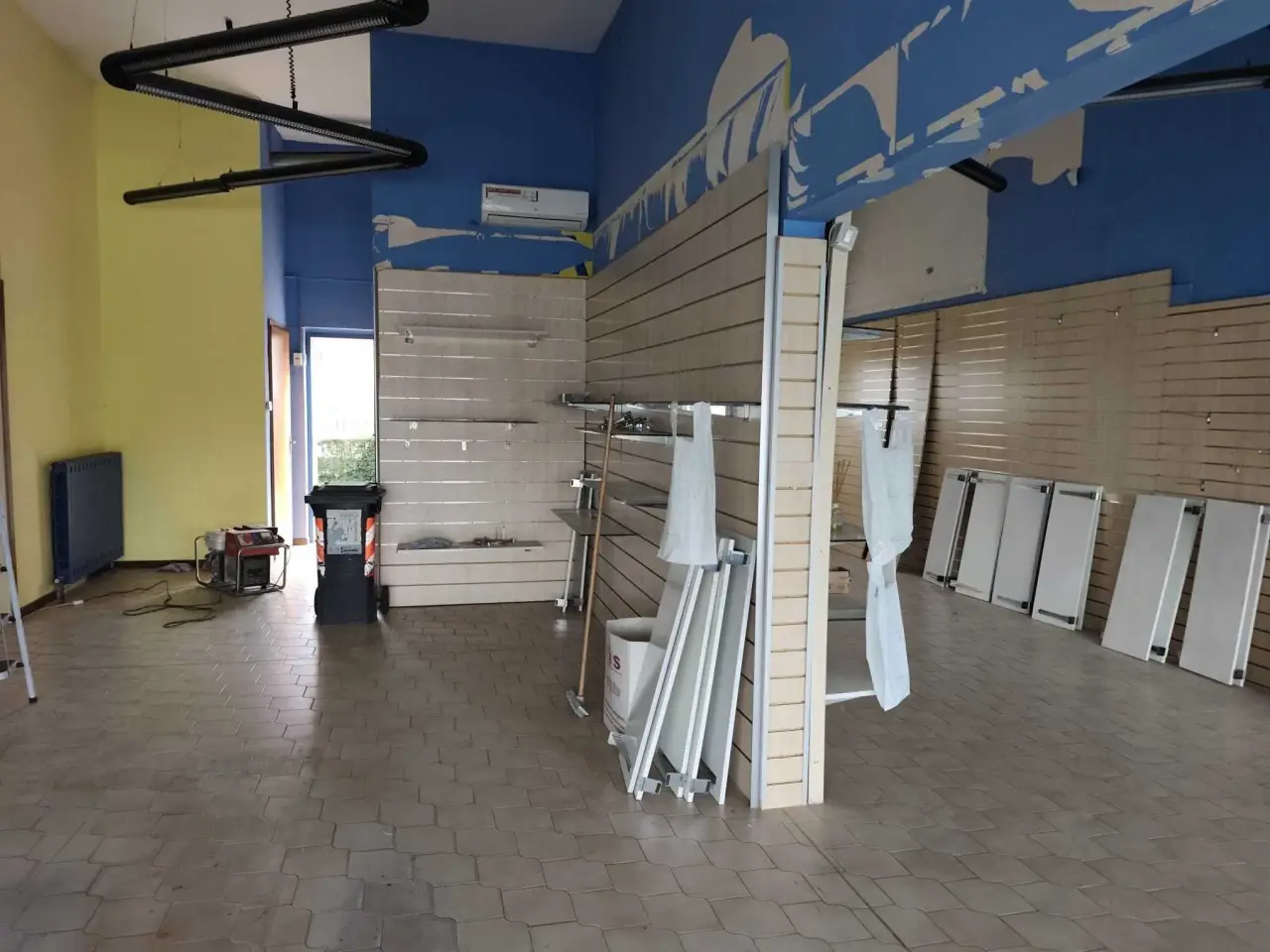 Arredamento in Via Torino 40, Candiolo, {3} - Foto 2
