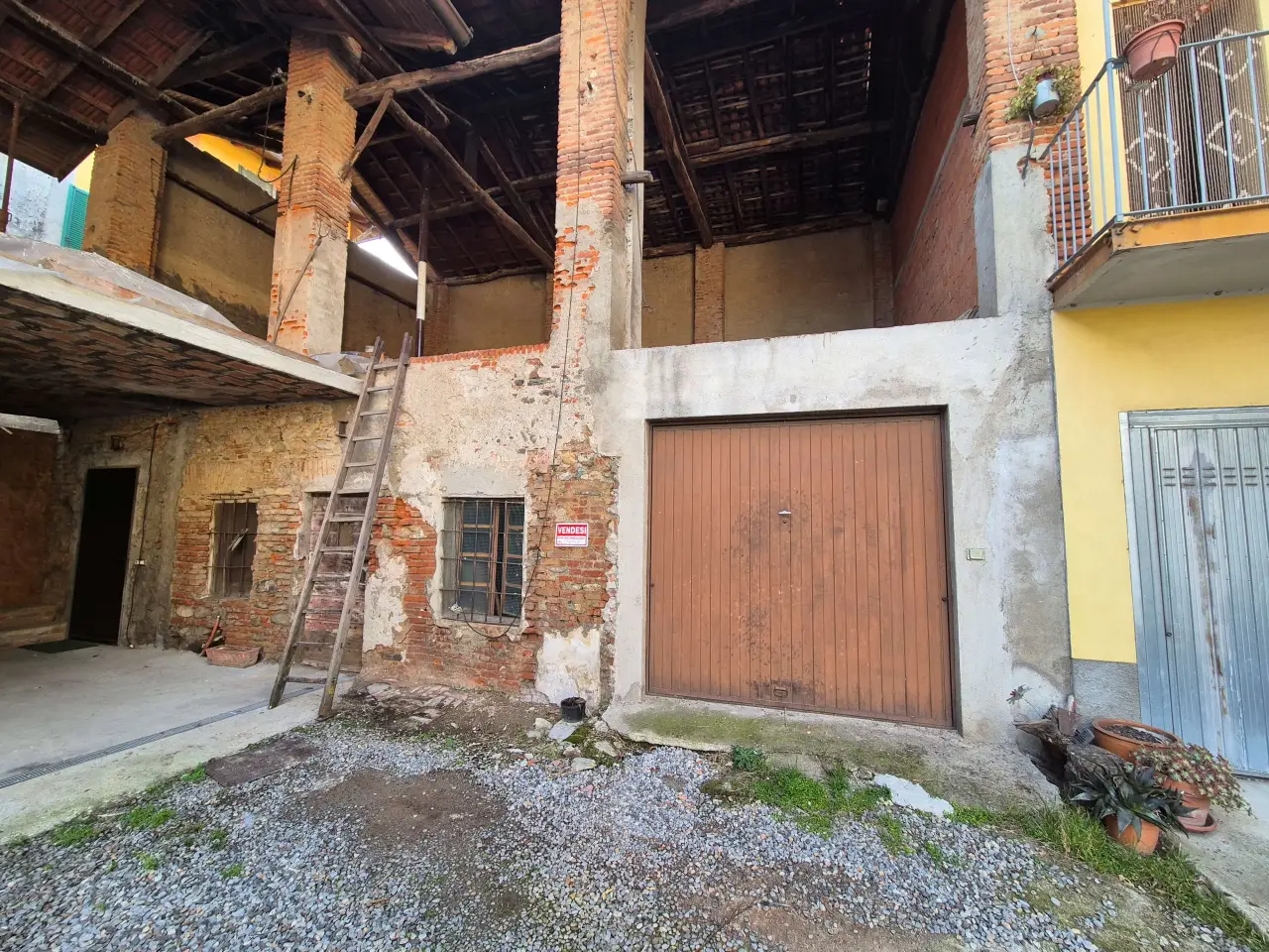 Locale commerciale in Via Mazzini, Cirimido, {3} - Foto 1
