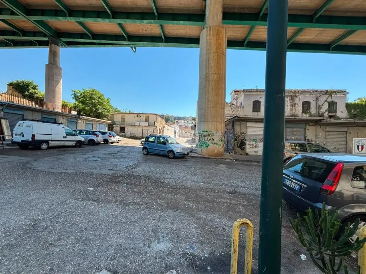 Capannone in Via Francesco Fiorentino 183, Napoli, {3} - Foto 1