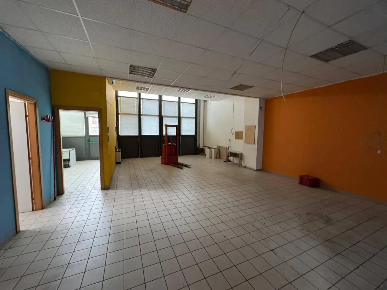 Negozio in Via Calzecchi Onesti Snc, Porto San Giorgio, {3} - Foto 1