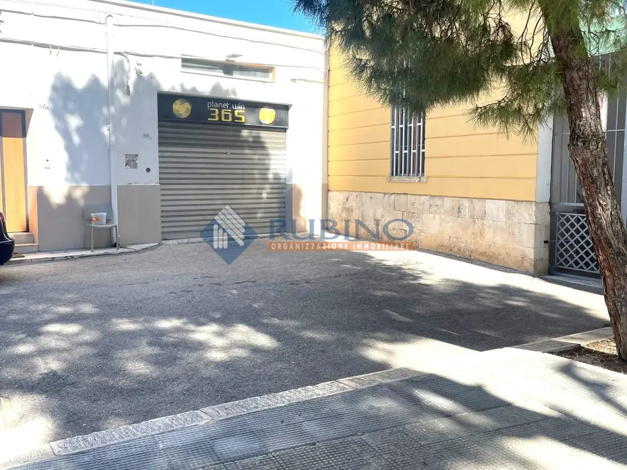 Palazzina commerciale in Via X Marzo, Modugno, {3} - Foto 1