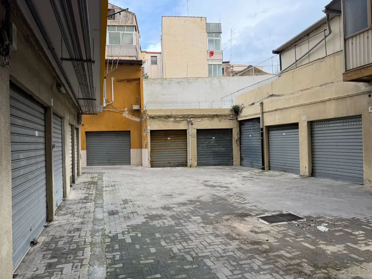 Magazzino in Via Francesco Guglielmino 12, Catania, {3} - Foto 1