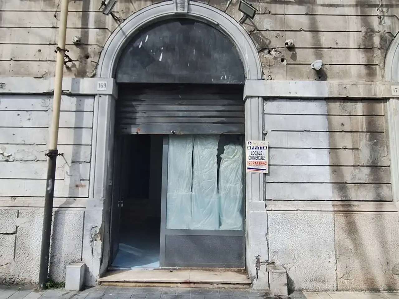 Palazzina commerciale in Corso Cavour 169, Messina, {3} - Foto 1