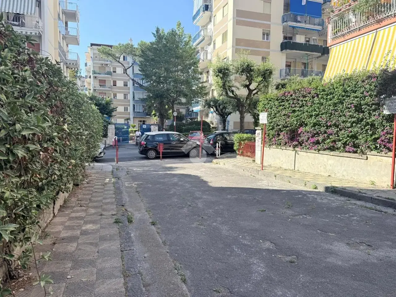 Ufficio in Via Giovanni Papini 8, San Giorgio A Cremano, {3} - Foto 1