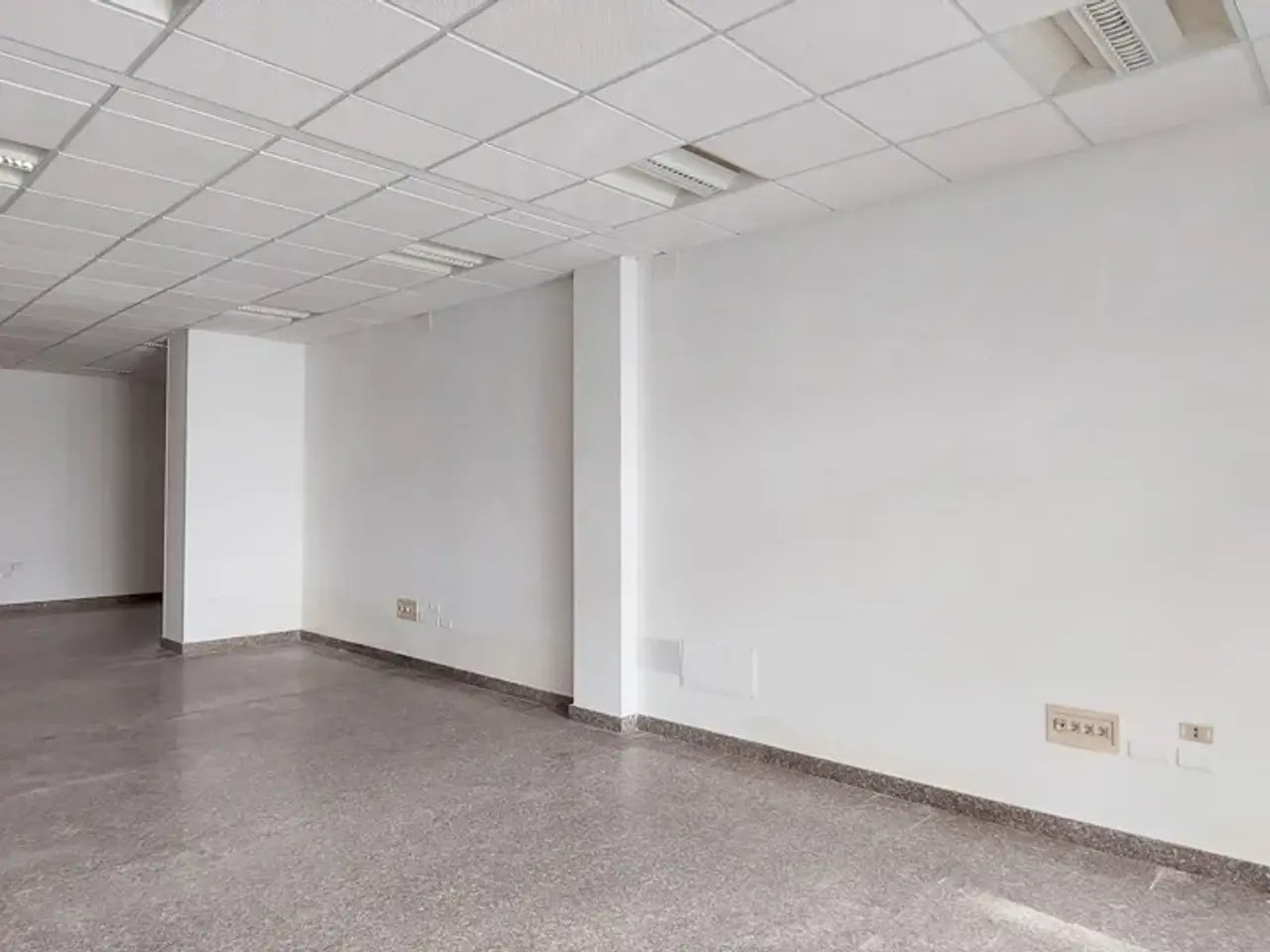 Negozio in , Sanluri, {3} - Foto 1