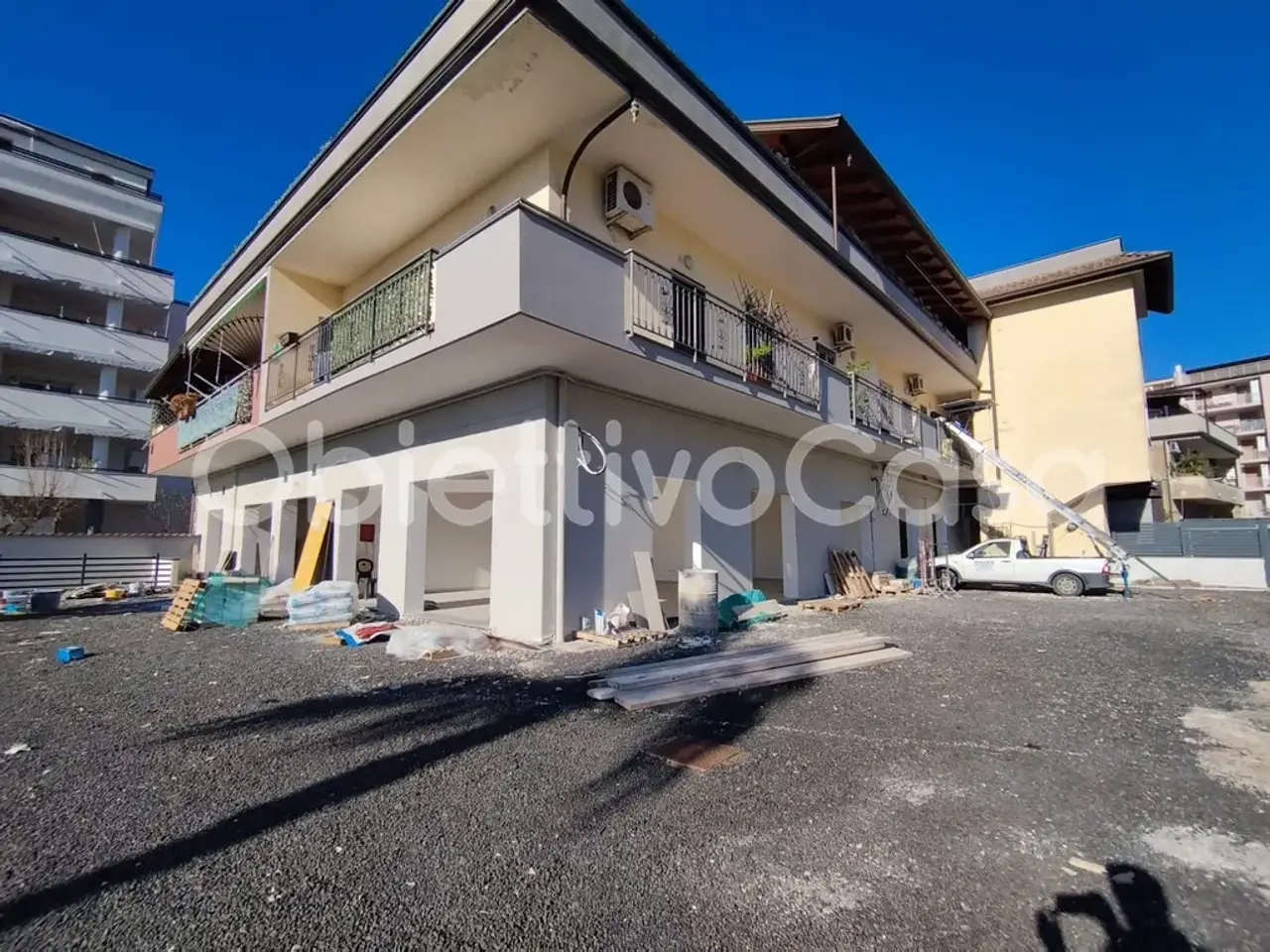 Locale commerciale in Viale Abramo Lincoln 198, Caserta, {3} - Foto 1