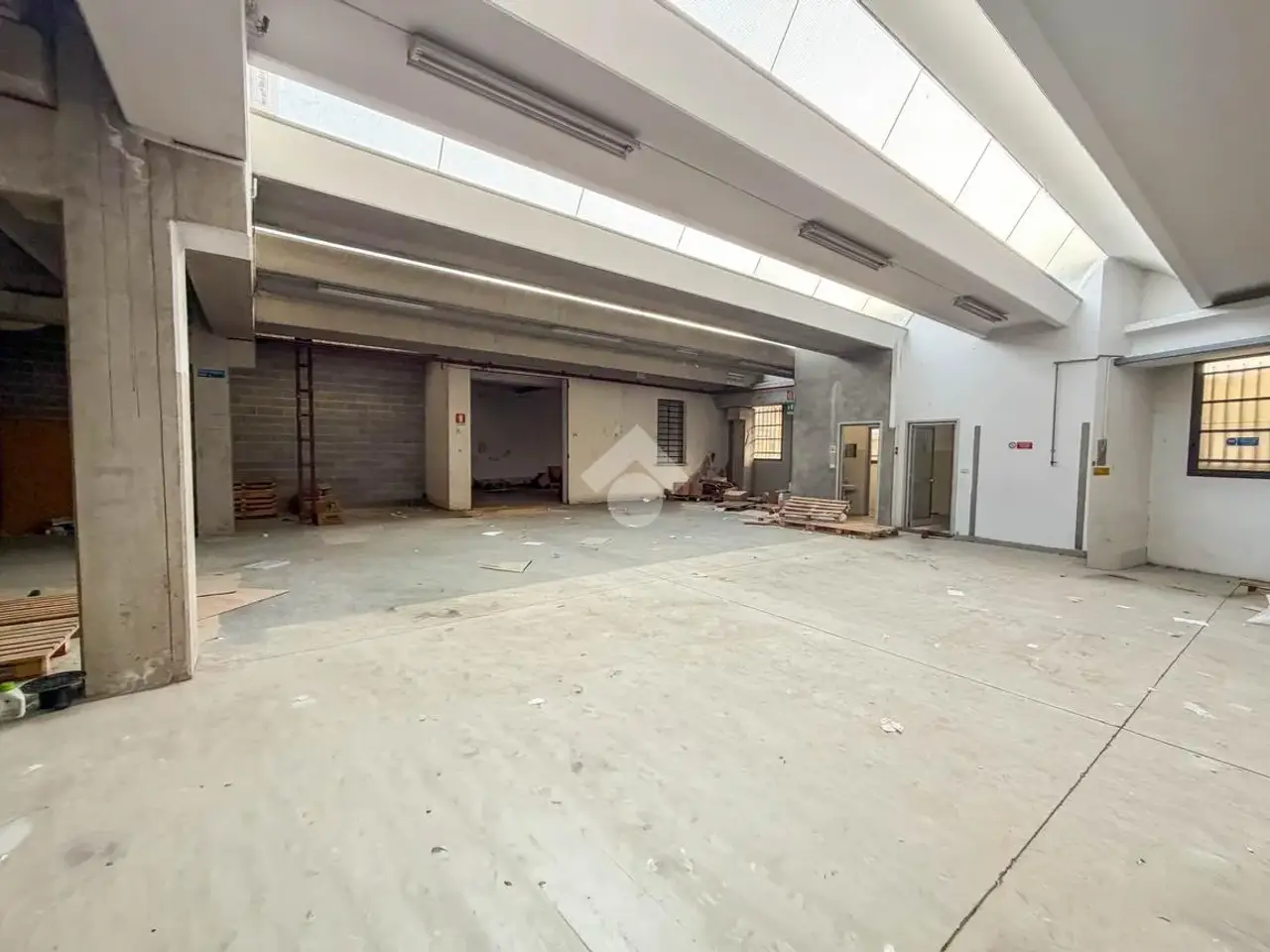 Magazzino in Via Privata Europa 6, Calco, {3} - Foto 1