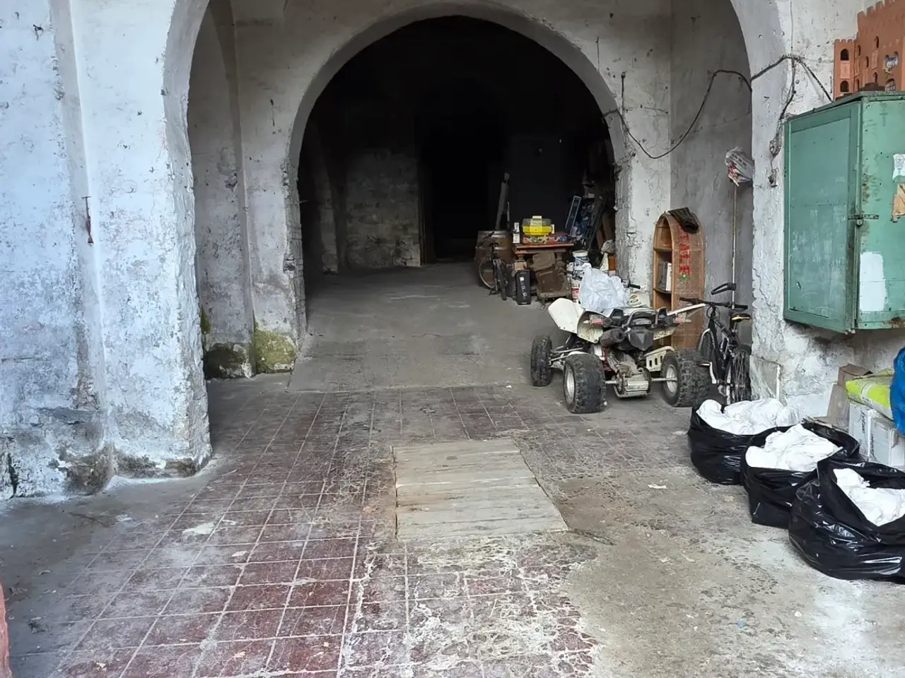 Parcheggio chiuso in Via Cesare Battisti 47, Morlupo, {3} - Foto 1