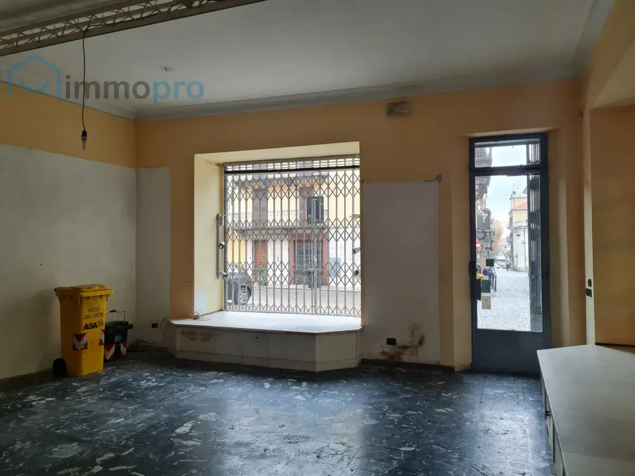 Negozio in Piazza Boetto 1, Cuorgne', {3} - Foto 2