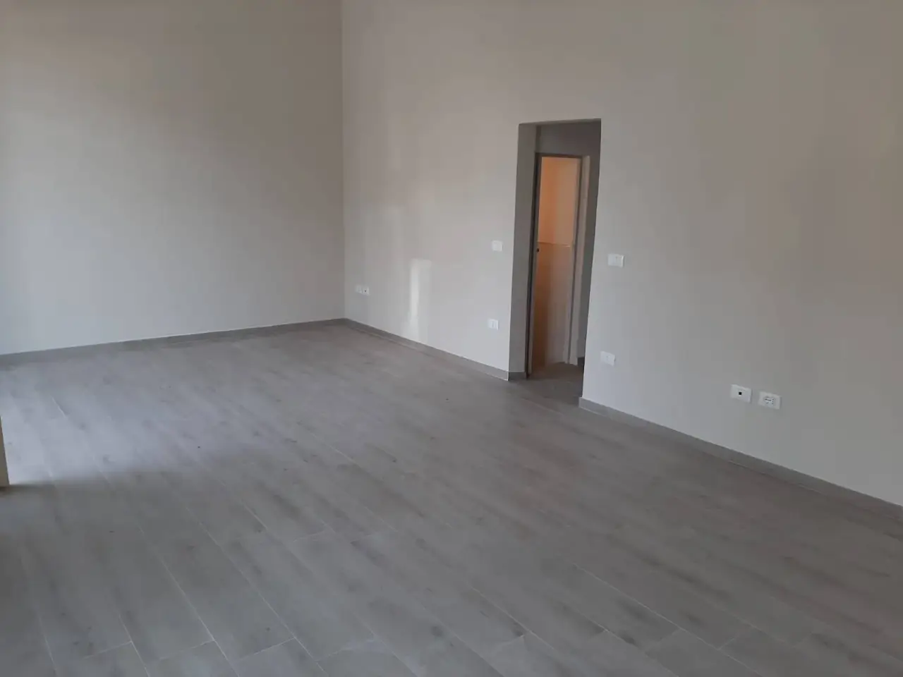 Esercizio commerciale in Via di Salviano 54, Livorno, {3} - Foto 1