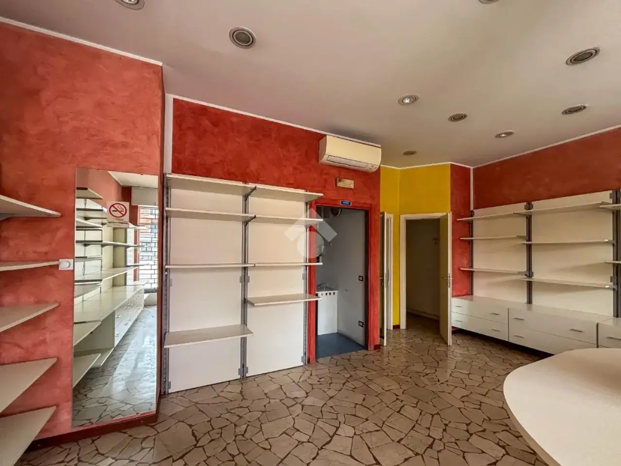 Negozio in Via Martiri della Libertà, Sorisole, {3} - Foto 1