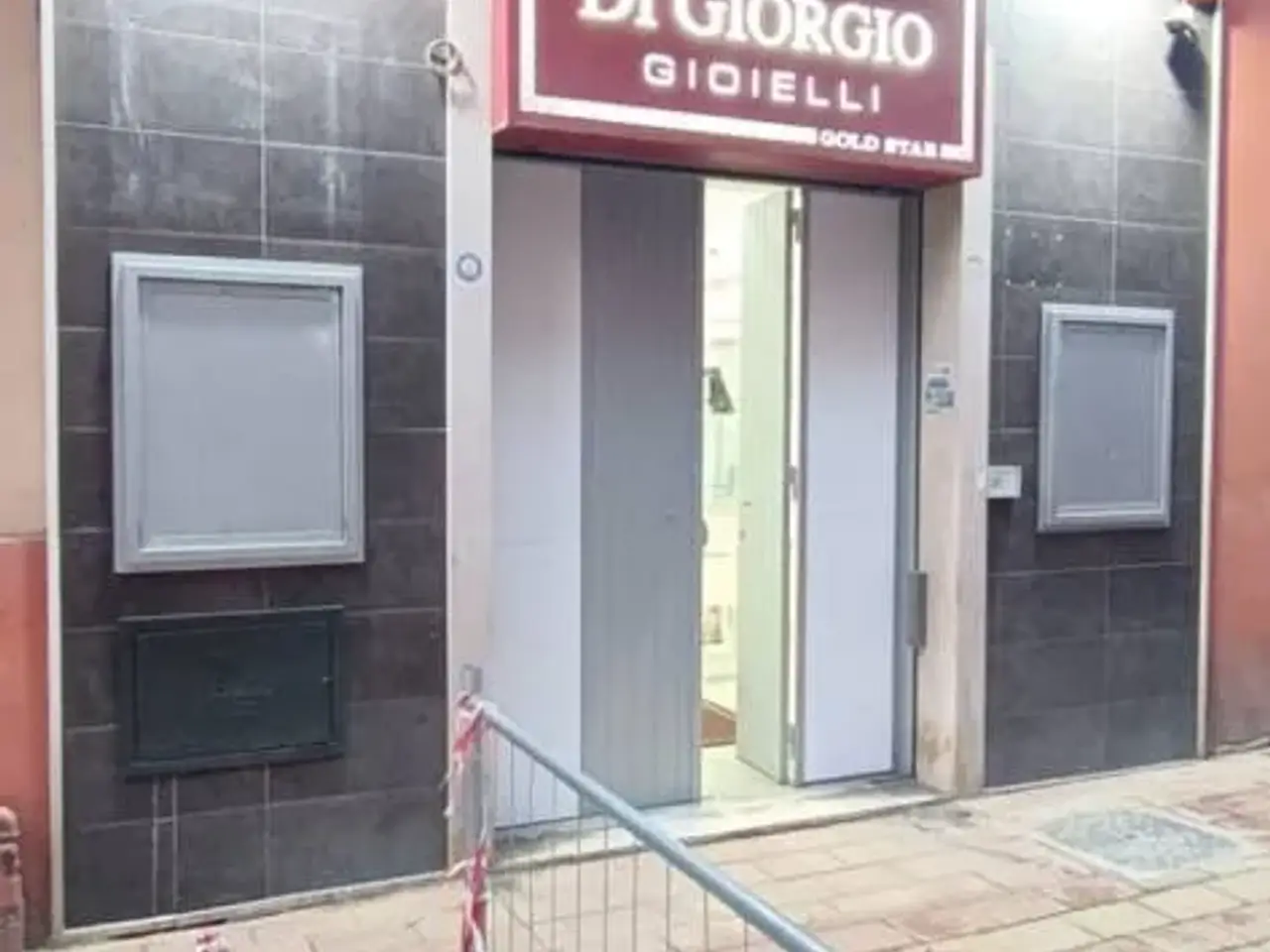 Laboratorio in Via Dante Alighieri 81 Taranto, Taranto, {3} - Foto 2