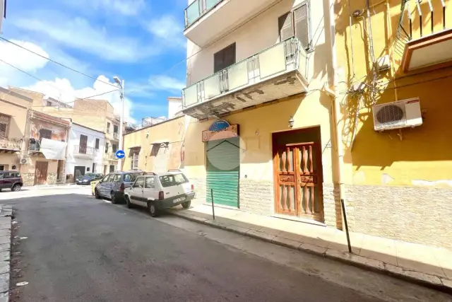 Garage or car box in Cortile Chiavelli 116, Palermo - Photo 1