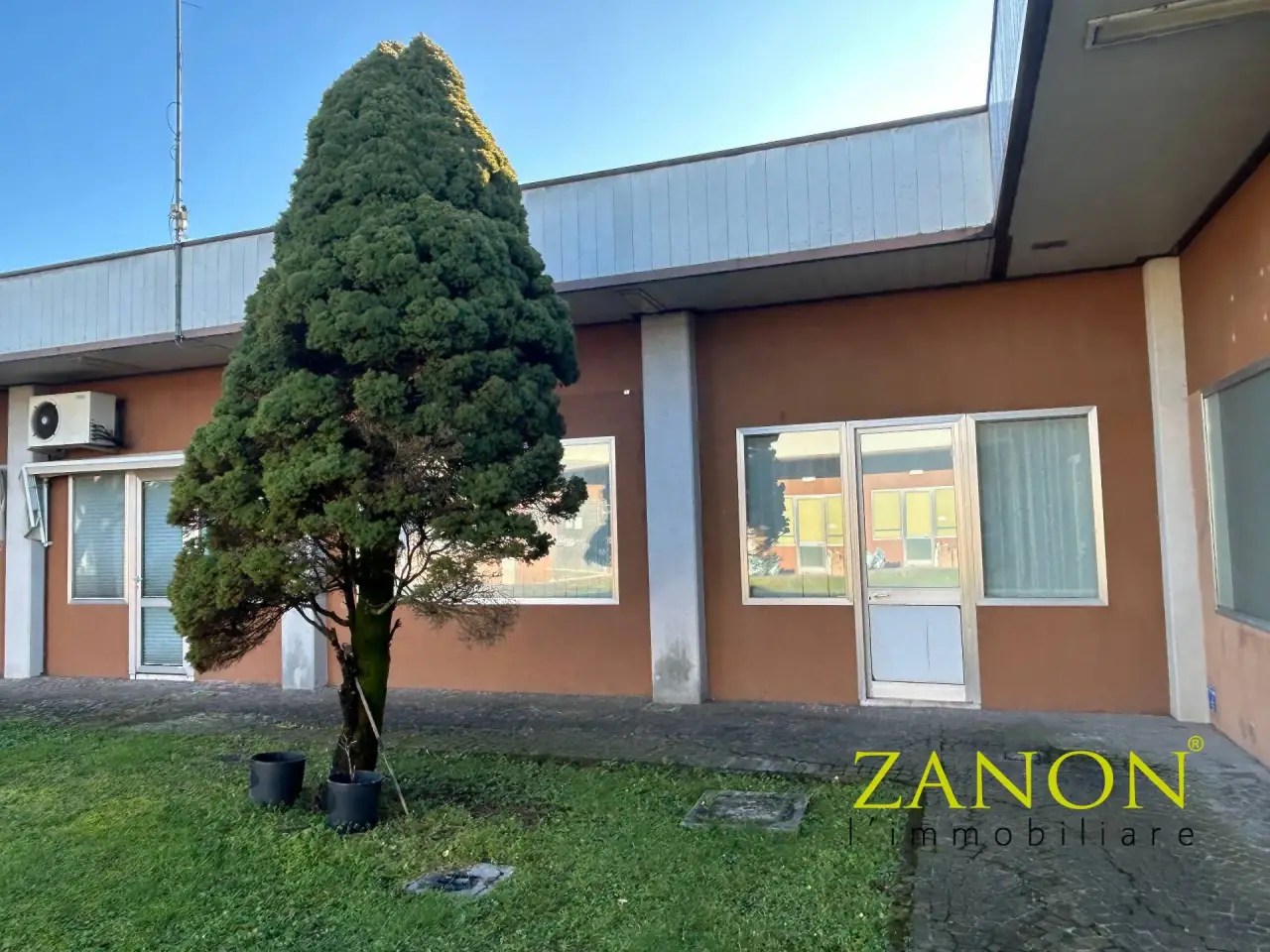 Negozio in Via Giovanni XXXIII 60, Corno Di Rosazzo, {3} - Foto 1