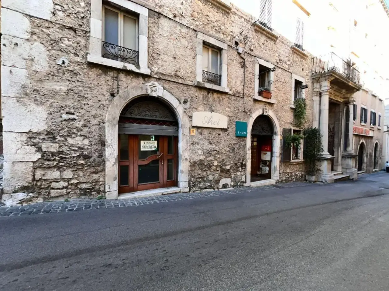 Negozio in Locale Commerciale Via Gracilia 18, Veroli, {3} - Foto 1