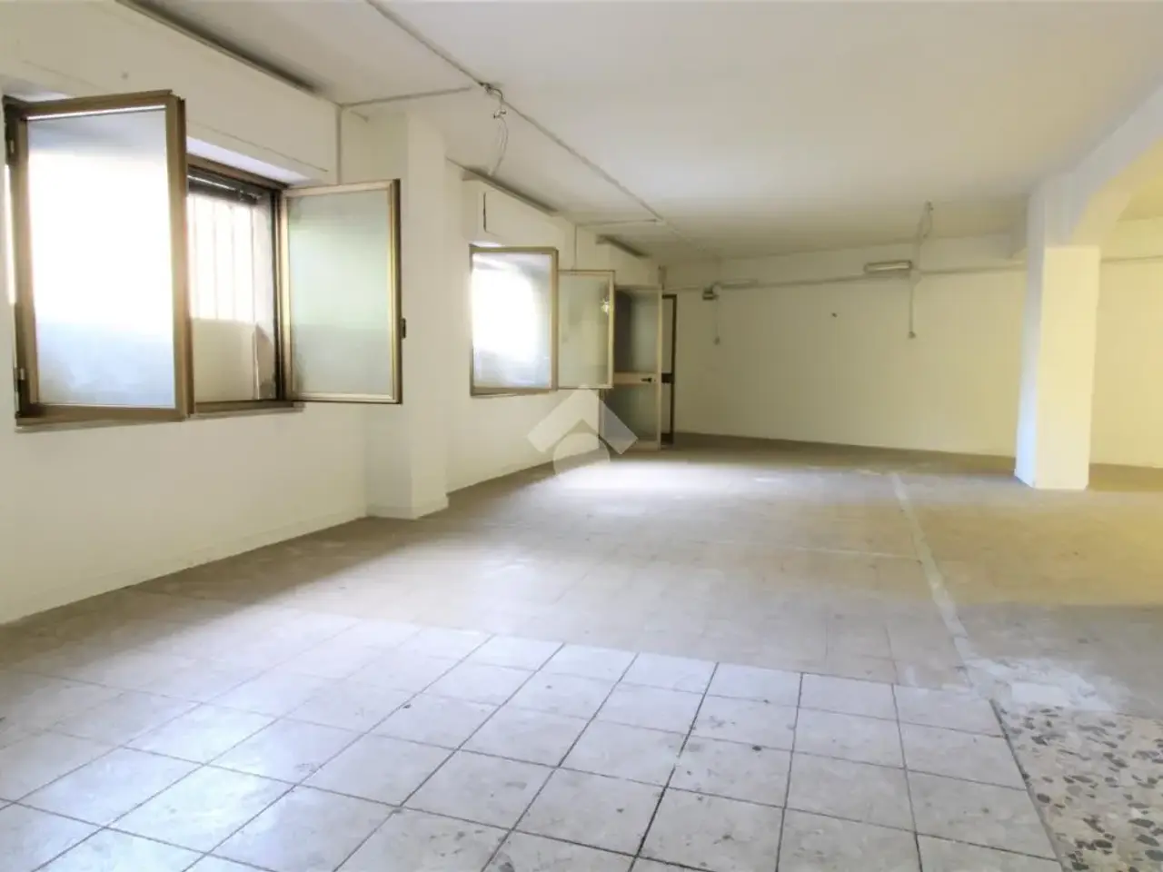 Laboratorio in Cupa Fosso del Lupo 131, Napoli, {3} - Foto 1