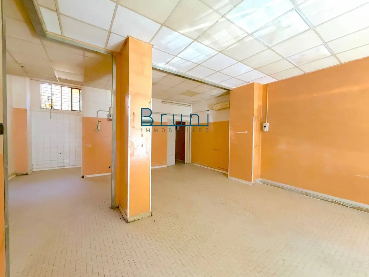 Negozio in Viale De Gasperi, San Benedetto Del Tronto, {3} - Foto 2