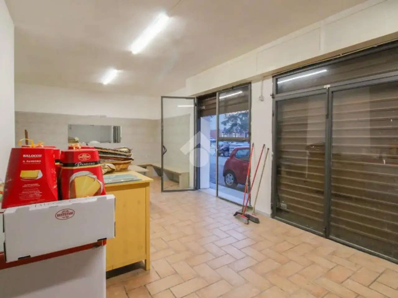 Negozio in Viale Gorizia 53, Sassuolo, {3} - Foto 1