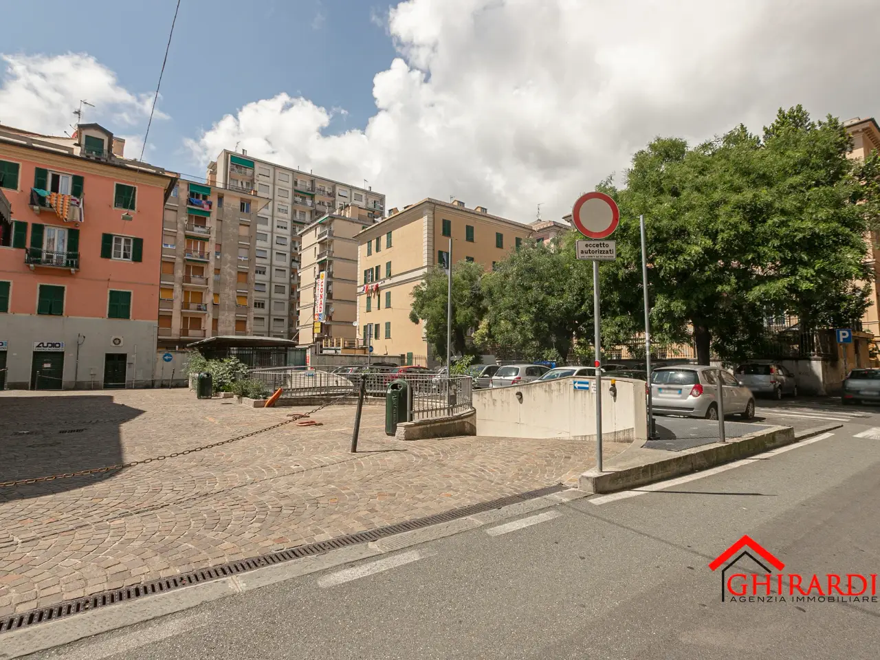 Parcheggio chiuso in , Genova, {3} - Foto 1