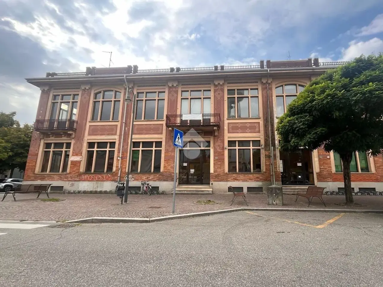 Palazzina commerciale in Piazza San Giuseppe 12, Galliate, {3} - Foto 1
