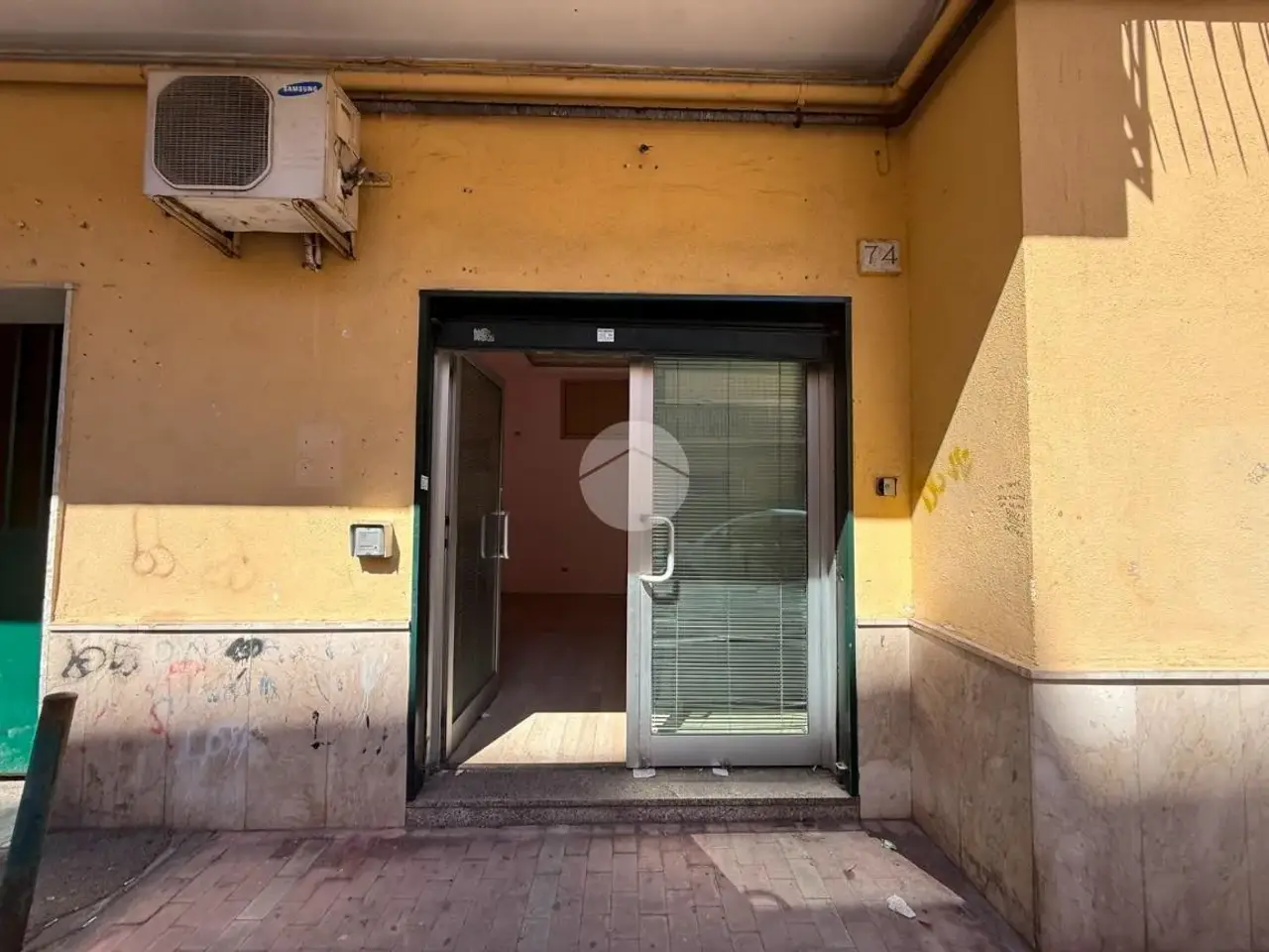 Negozio in Via Carlo Carrà 74, Napoli, {3} - Foto 1