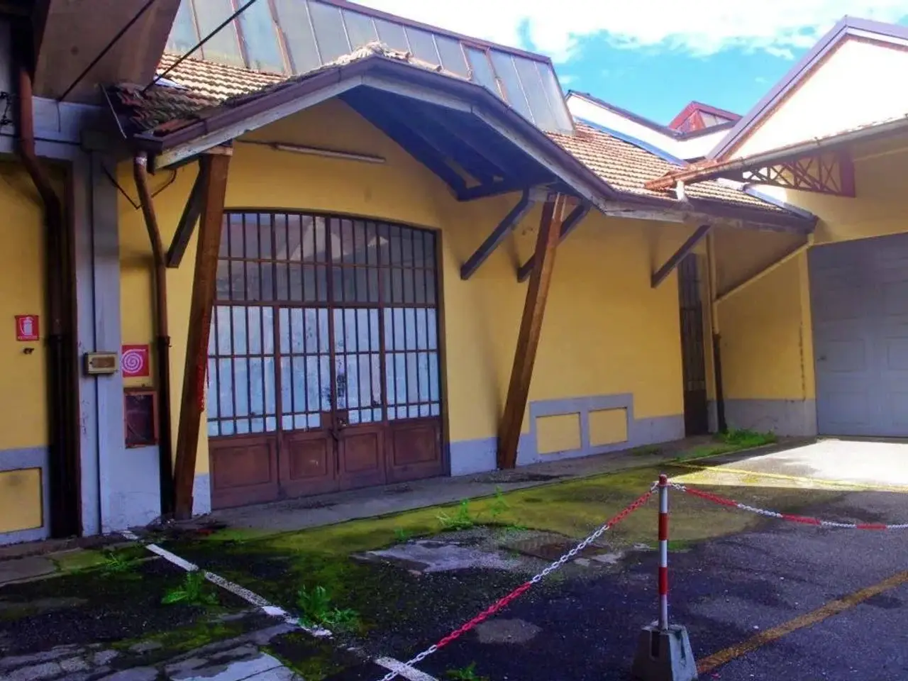 Capannone in Zona Sciarè Gallarate, Gallarate, {3} - Foto 1