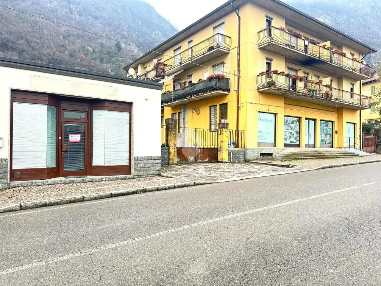 Negozio in Via Vittorio Veneto 183, Piancogno, {3} - Foto 2