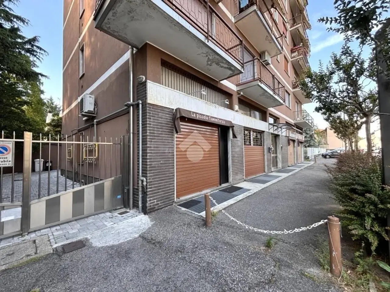 Negozio in Via G. Giusti 18, Castellanza, {3} - Foto 2