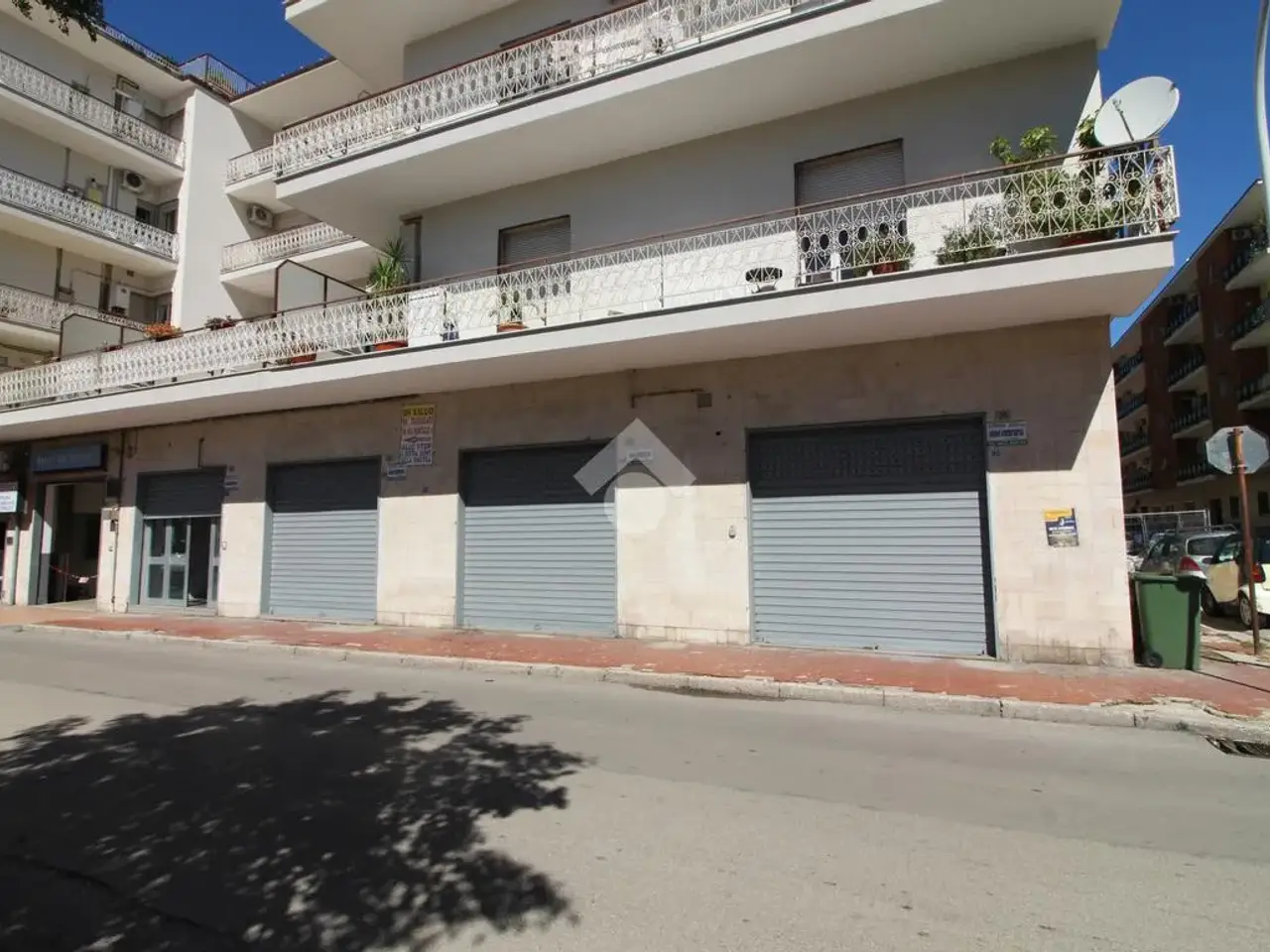 Negozio in Via Aldo Moro 29, Casagiove, {3} - Foto 1
