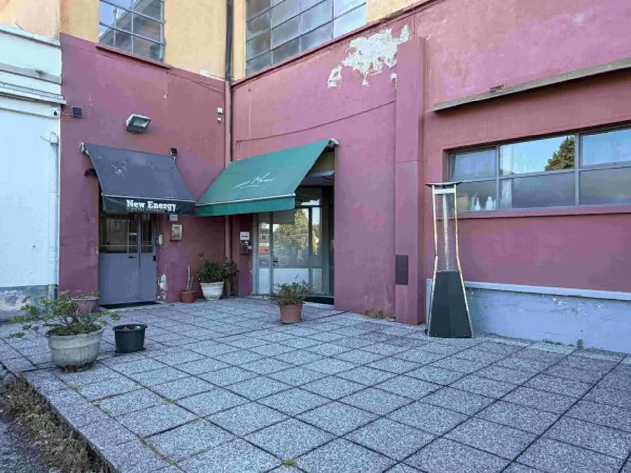 Capannone in Via Oneda, Sesto Calende, {3} - Foto 1