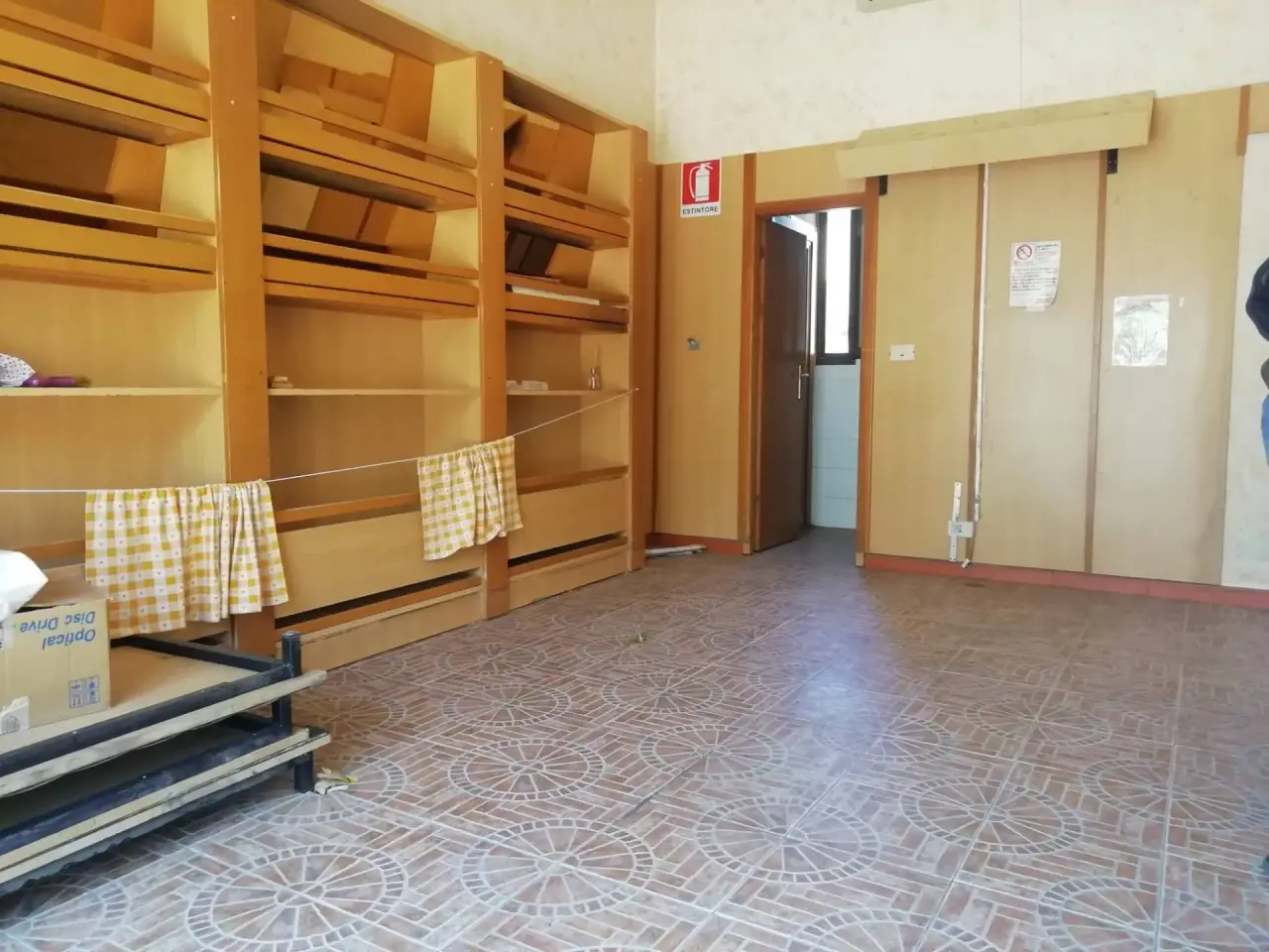 Esercizio commerciale in Il Romito, Pontedera, {3} - Foto 1